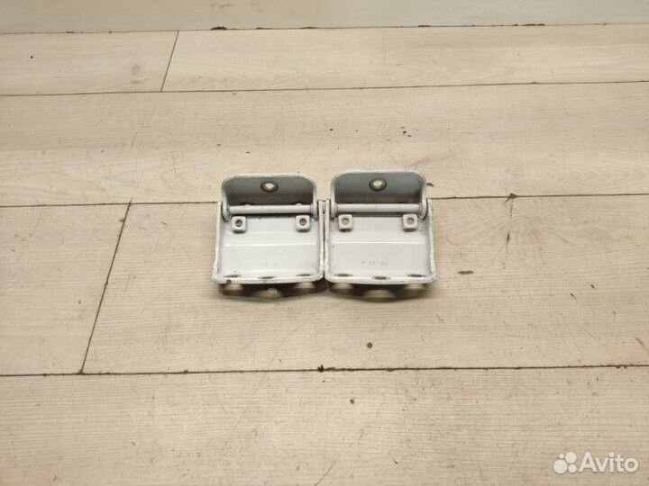 Петли багажника (хлопушка) Mercedes Vito W639