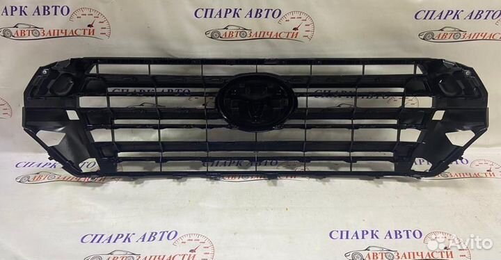 Решетка радиатора Land Cruiser 200 черная 2016
