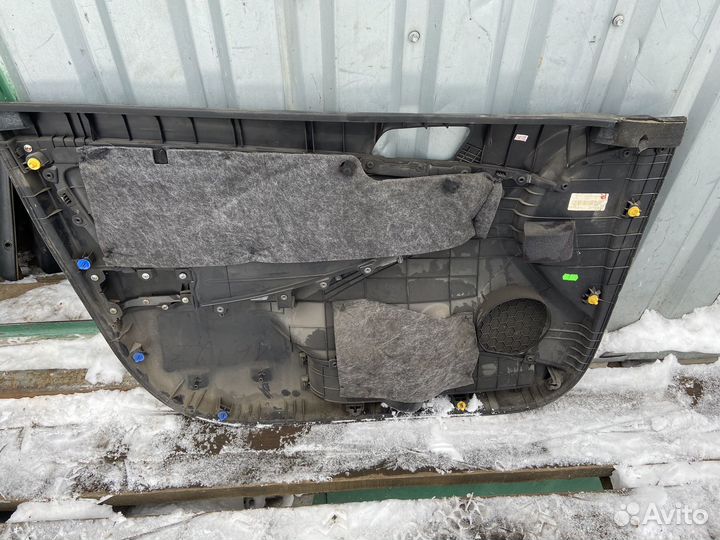 Передняя правая обшивка двери Hyundai Solaris