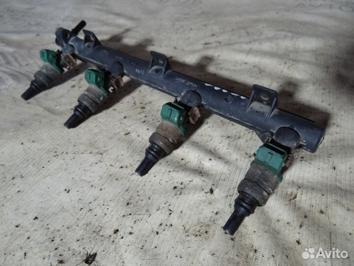 Рейка топливная в сборе Kia Rio (DC) I (2000–2005)