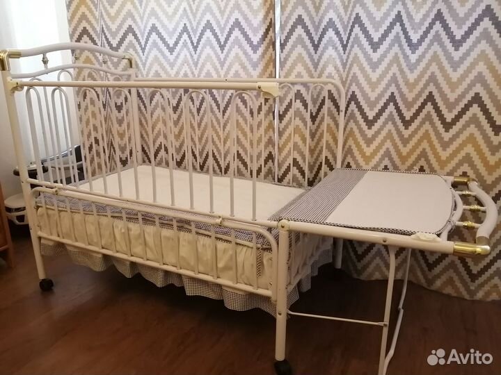 Кроватка приставная с пеленальным столиком