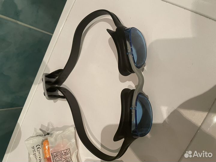 Очки для плавания и беруши, зажимы