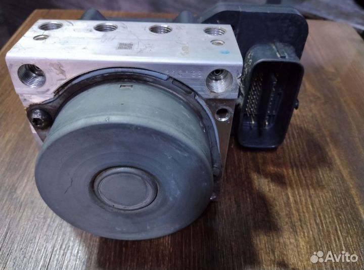 Блок абс Toyota Corolla 150/151 (2013)