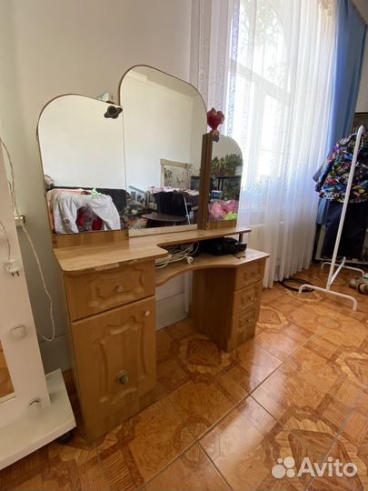 Трюмо с зеркалом бу