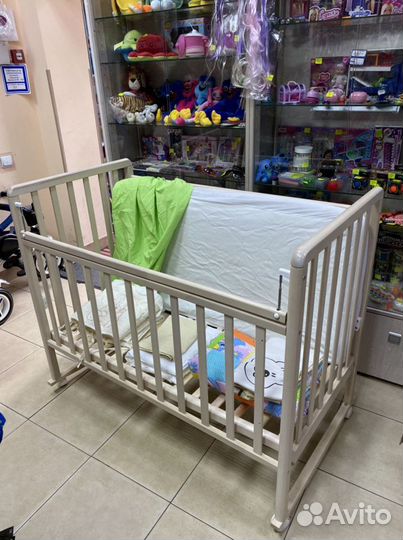 Крепкая Кроватка с матрацем прокат