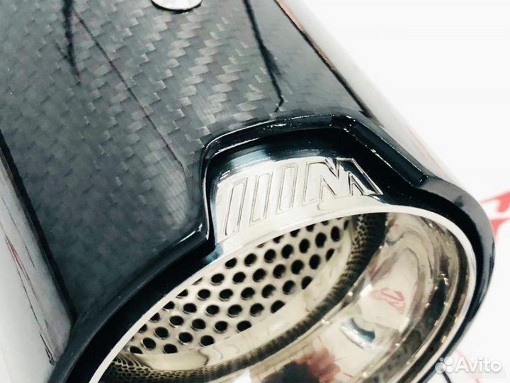 Насадка BMW M карбон c перфорацией одинарная 64 мм