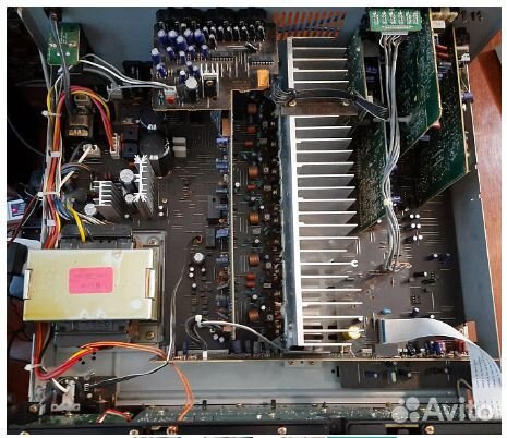 Аудио-видео ресивер пространственного звучания AVR