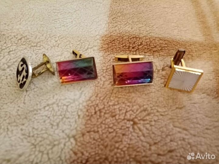 Значки советских времен разные и запонки