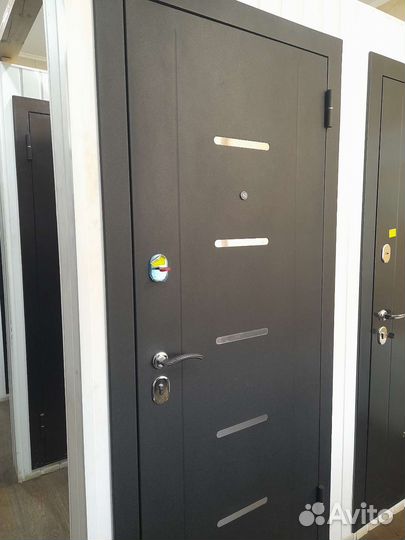 Дверь входная металлическая новая