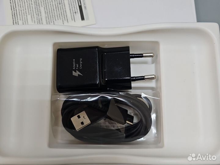 Беспроводное зарядное устройство EP-P4300