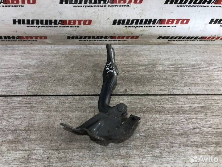 Петля капота левая Mazda 3 Bk 1.6 2006