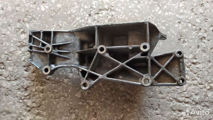 Кронштейн генератора Фольксваген Пассат б5+ 1.8t