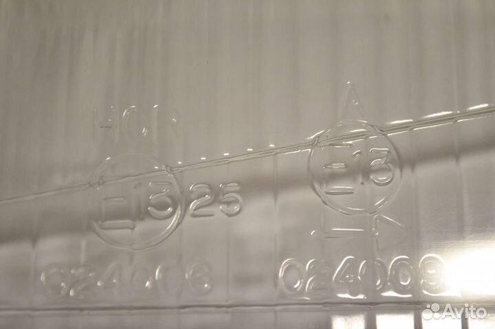 Стекло фары левое TYC 20-1737 024006 024009