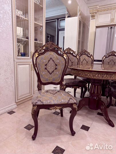 Стол обеденный