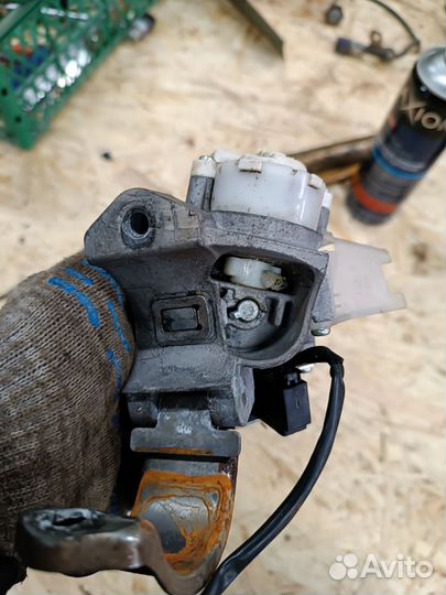Замок зажигания Toyota Corolla 150
