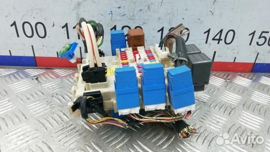 Блок предохранителей nissan primera P12 (6UK16M101