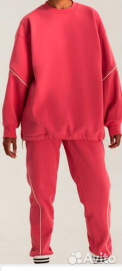 Спортивный новый женский костюм