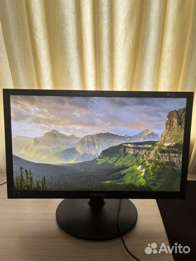 Монитор Samsung 21.5