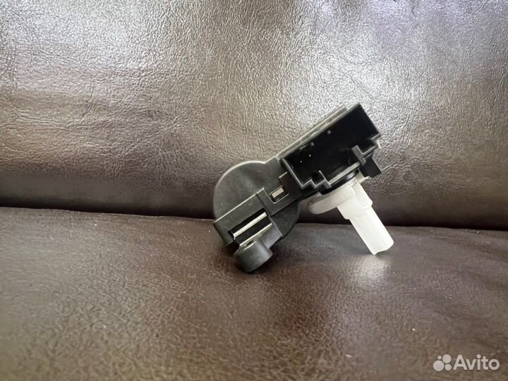 Моторчик заслонки отопителя бу Skoda Octavia A7