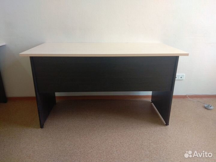 Офисный стол