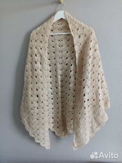 Шаль вязаная. Ручная работа