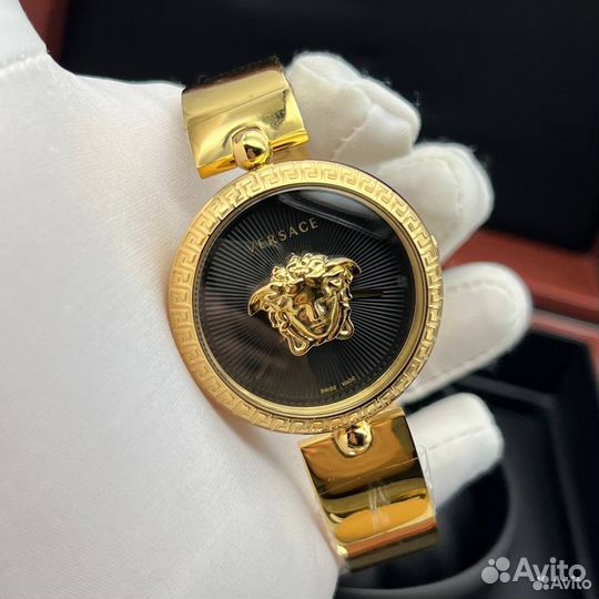 Женские часы Versace