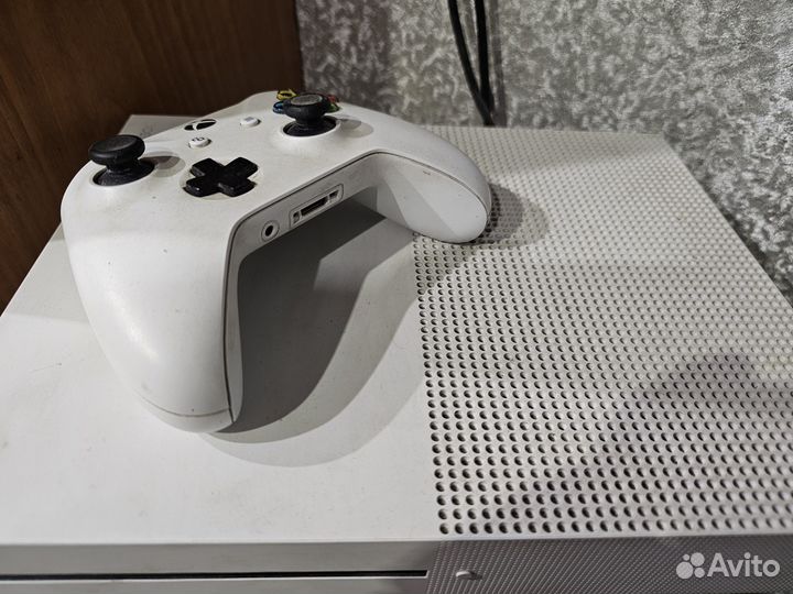 Продам Xbox one s