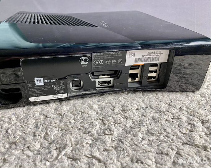 Xbox 360 S + Kinect + 2 геймпада