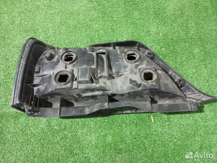 Стоп-сигнал задний правый Toyota Cresta GX100