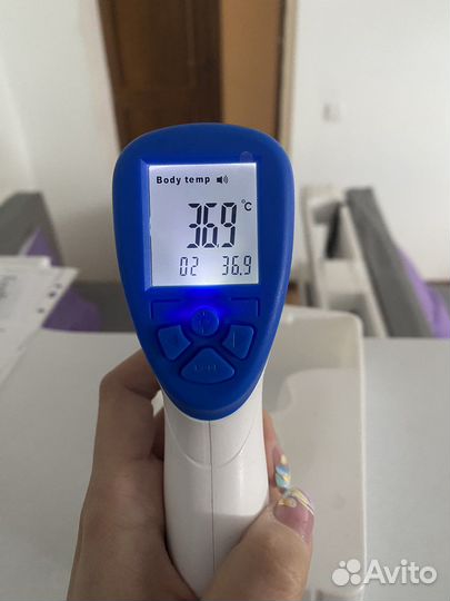 Бесконтактный инфракрасный термометр