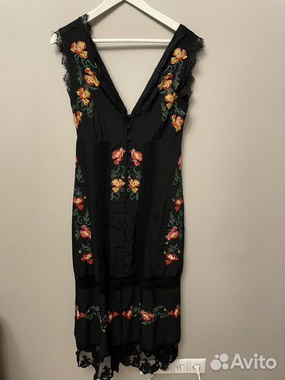 Платье ASOS черное с вышивкой, S