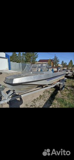 Продаётся лодка с мотором
