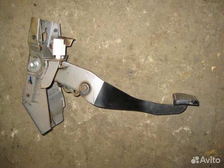 Педаль тормоза сцепления Сузуки Гранд Витара 2005+
