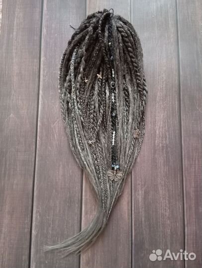 Модель на де дреды и де косы