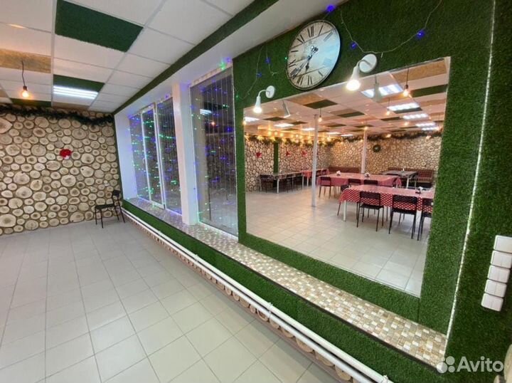 Банкетный зал в большом доме