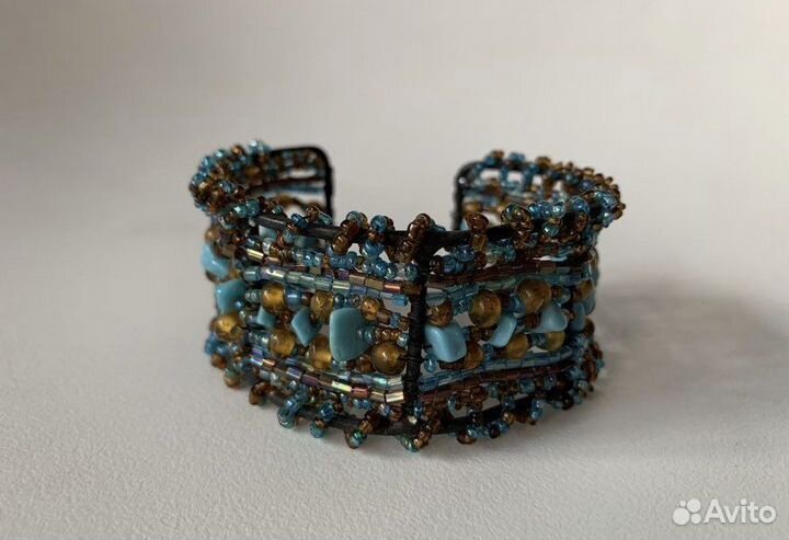 Летний браслет из бисера