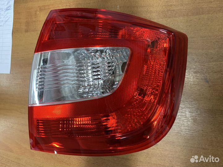Фонарь задний правый Skoda Rapid