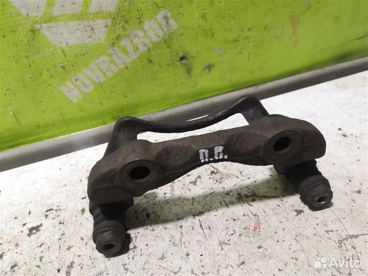 Скоба суппорта переднего Фольксваген Гольф 3 Вен