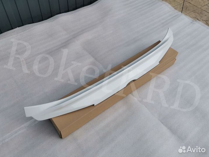 Спойлер под стекло Lexus LX 570 с 2015 года