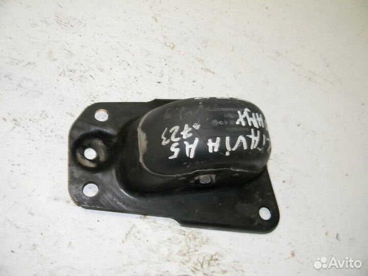 Кронштейн (п.з.к.) Octavia (A5 1Z) 2004-2013