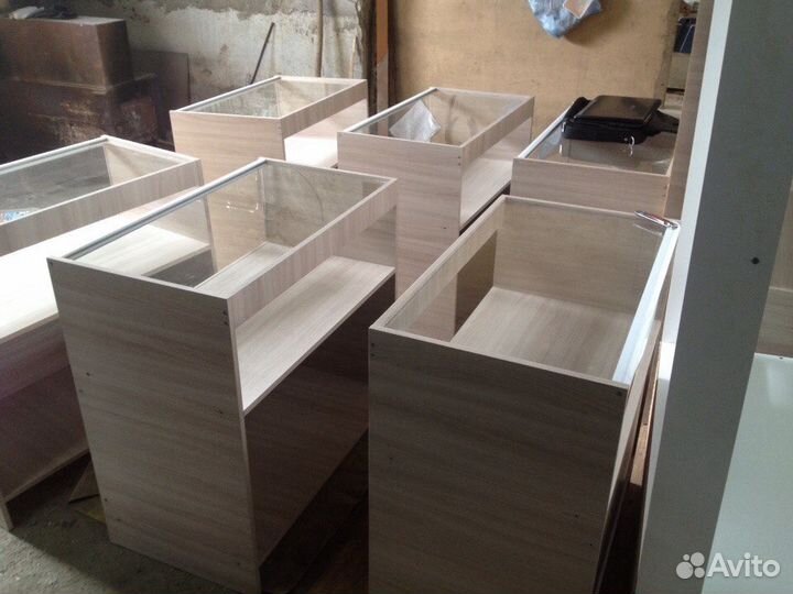 Прилавок остекленный лдсп