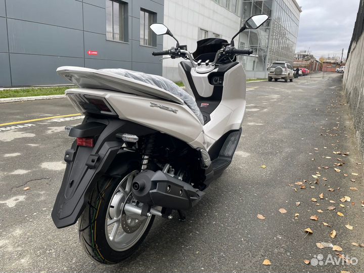 Скутер Vento PCX VMC (white)