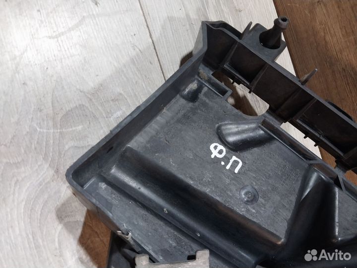 Площадка аккумулятора Volkswagen Polo 5