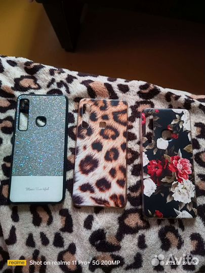 Чехол на телефон