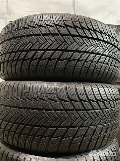 Bridgestone Blizzak LM-001 285/45 R21 113V