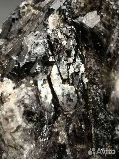 Кристалл мориона скелетных форм роста