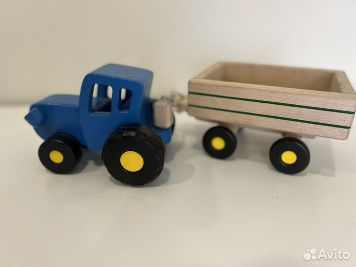 Синий трактор деревянный с прицепом