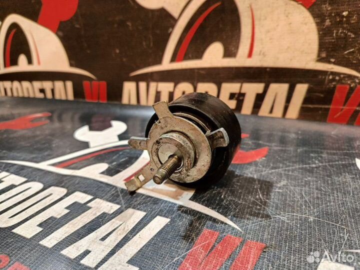 Ролик натяжителя ремня Ford Focus 1 седан