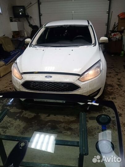 Лобовое стекло на Ford Focus 3