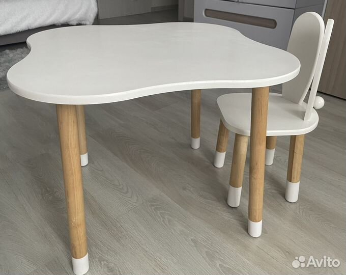 Детский стол со стулом